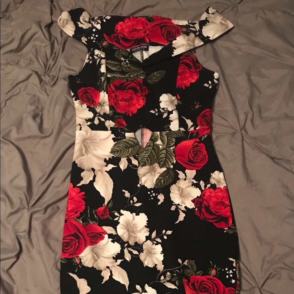 Size med off shoulder floral dress